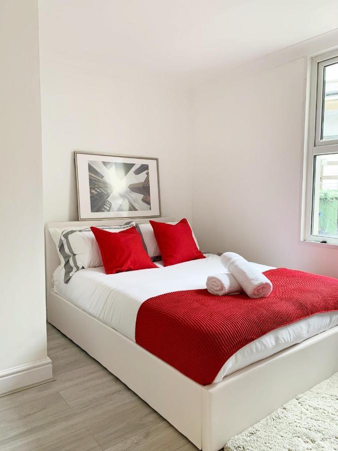 Agyeman Property Aldershot Esterno foto