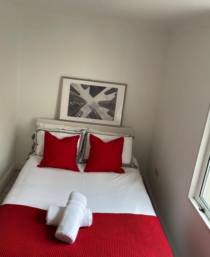 Agyeman Property Aldershot Esterno foto